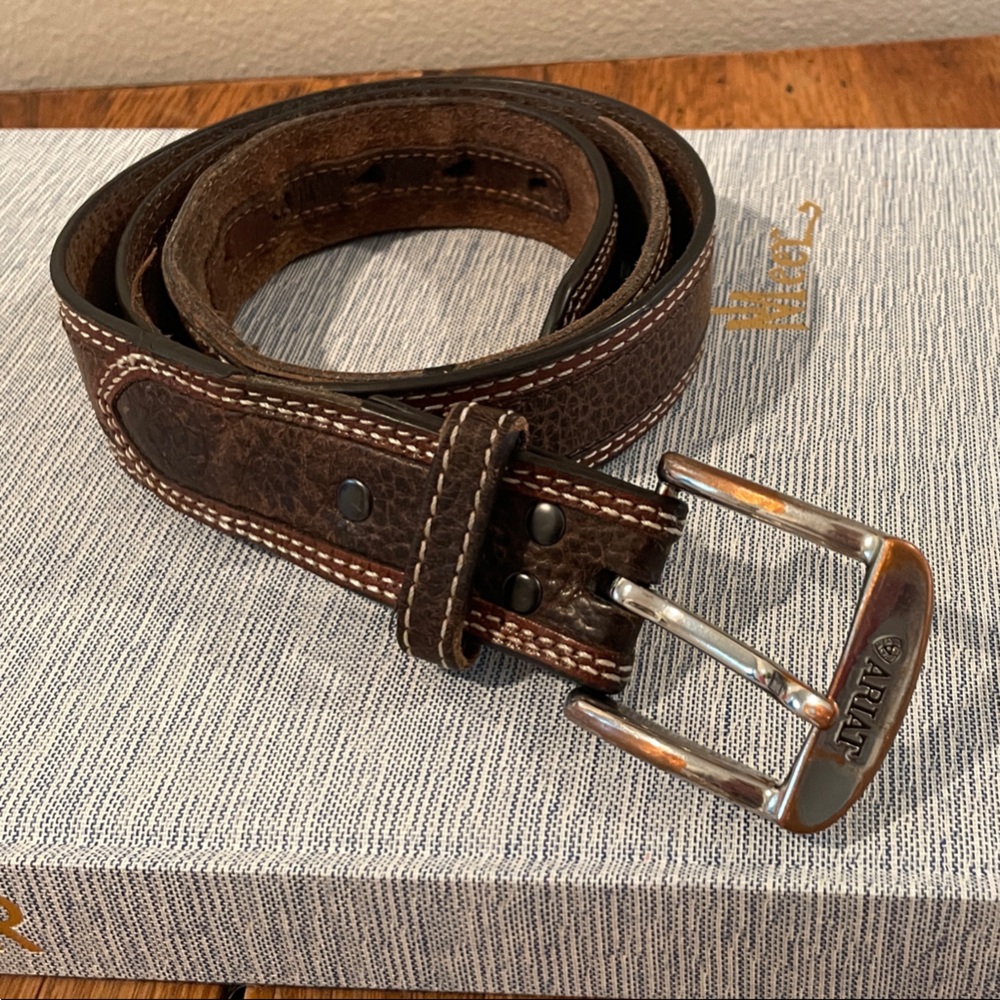 Ariat Menโs Rowdy Leather Belt โ Diesel Brown